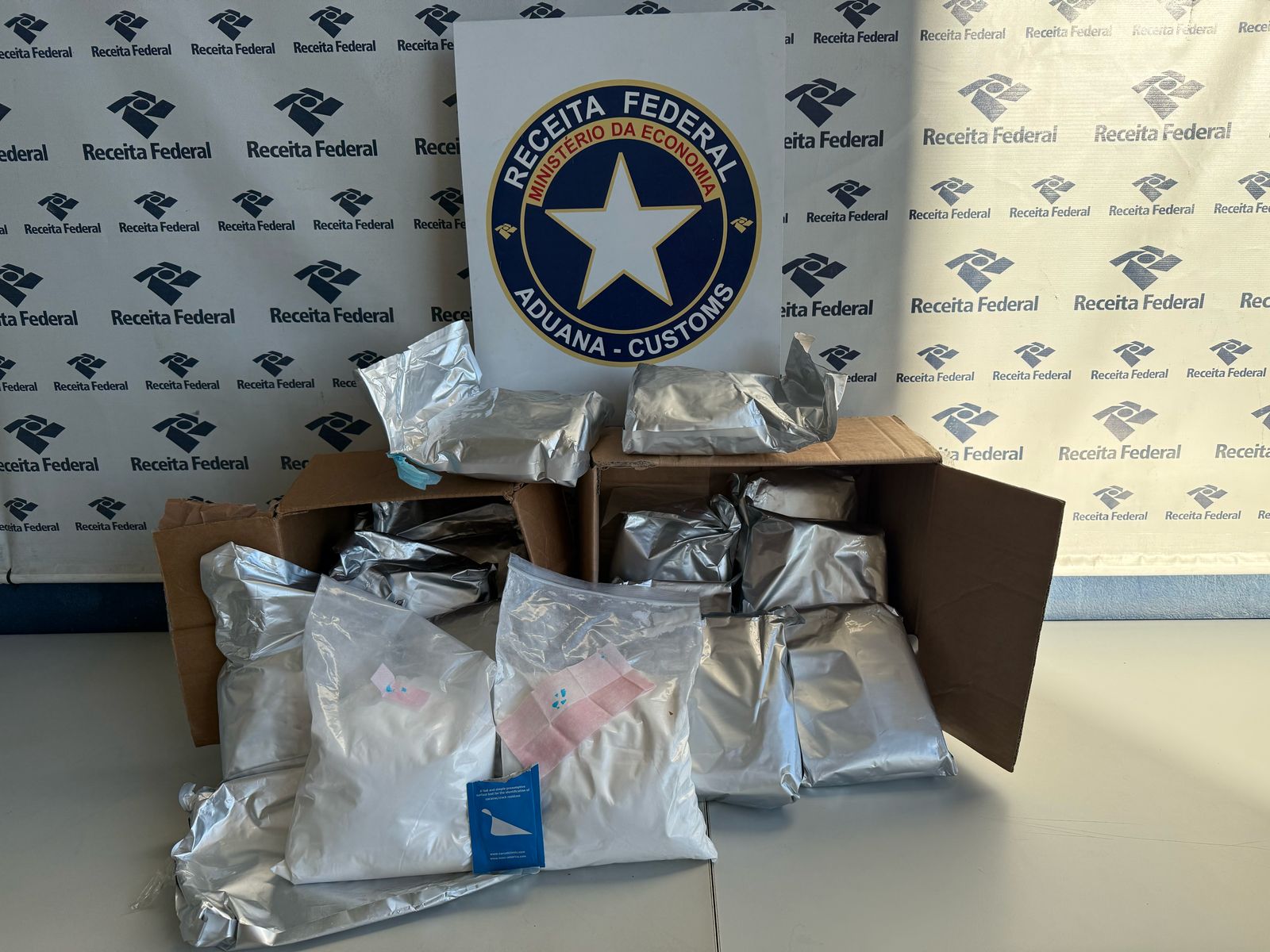 Receita Federal retém 16 quilos de cocaína em empresa transportadora em Cascavel