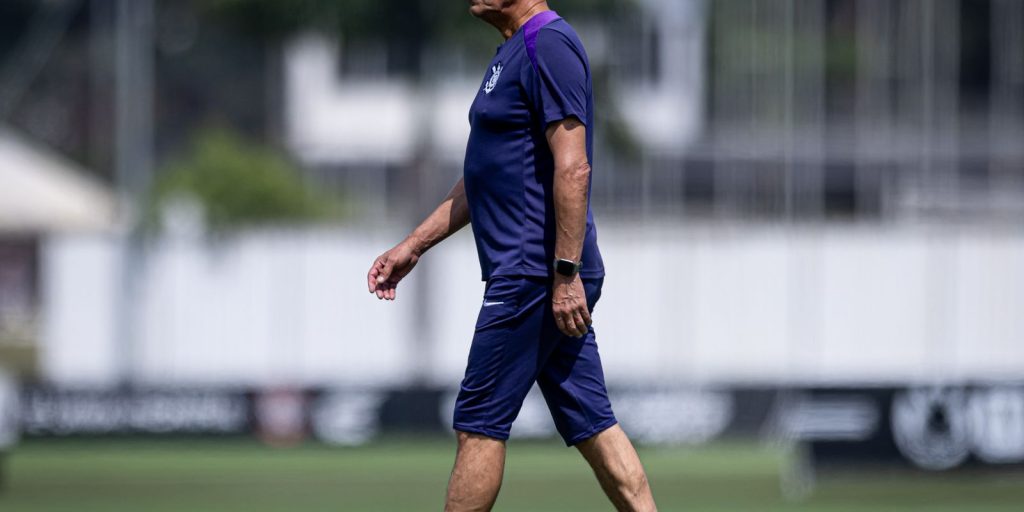 Corinthians demite o técnico argentino Ramón Díaz Corinthians demite o técnico argentino Ramón Díaz