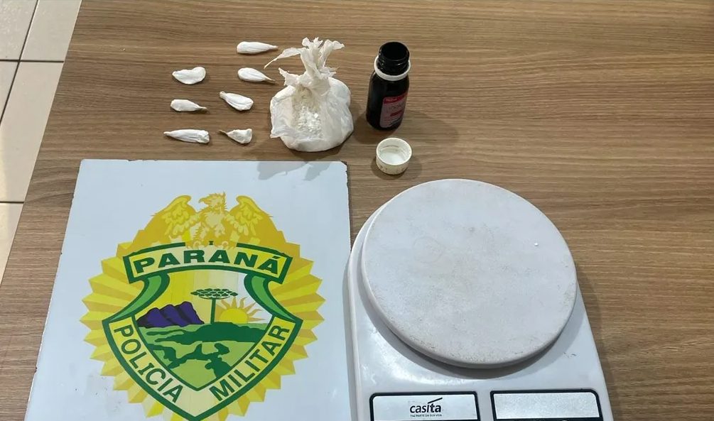 Mulher é presa com porções de cocaína em bairro de Arapongas
