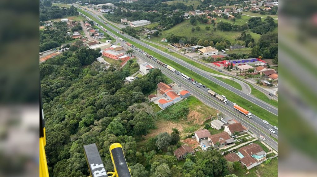 Congestionamento marca início de feriadão na BR-277, alerta PRF Congestionamento marca início de feriadão na BR-277, alerta PRF