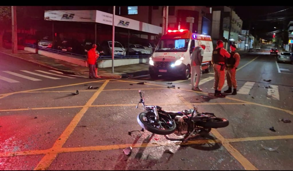 Acidente tira a vida de jovem motociclista em Pato Branco na manhã de Sexta-Feira Santa Acidente tira a vida de jovem motociclista em Pato Branco na manhã de Sexta-Feira Santa