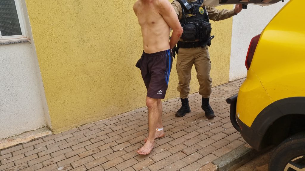 Violência doméstica em plena Sexta-feira Santa: homem é detido após ameaçar esposa Violência doméstica em plena Sexta-feira Santa: homem é detido após ameaçar esposa