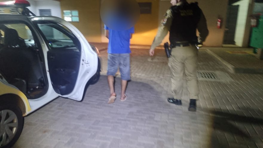 Homem é preso após ser flagrado fazendo ziguezague com carro em Corbélia