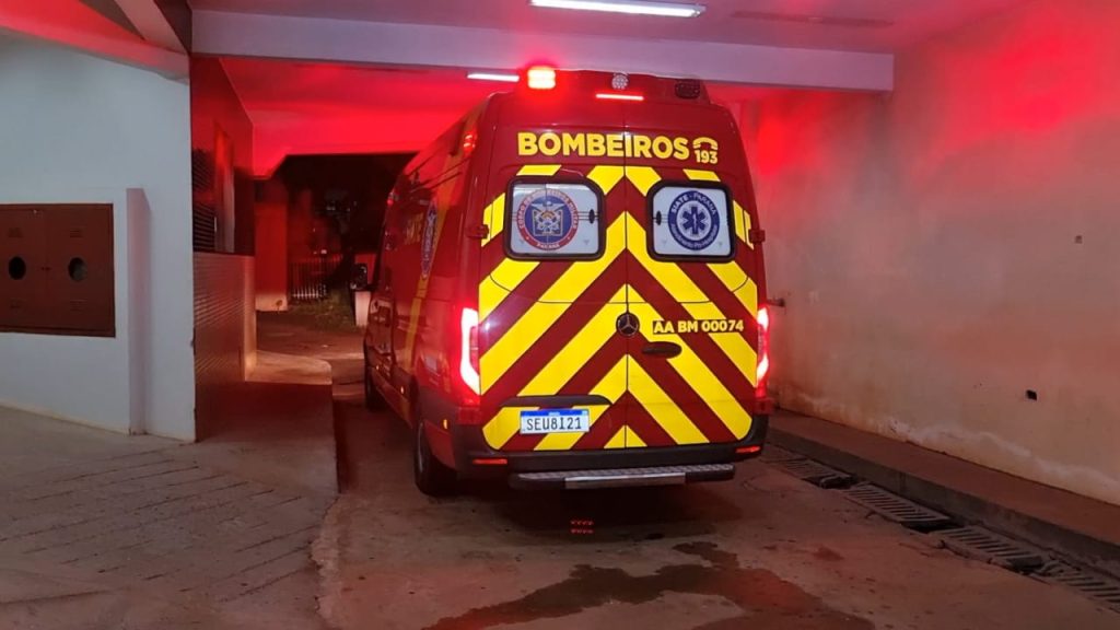 Jovem é esfaqueado após discussão no bairro Santa Cruz