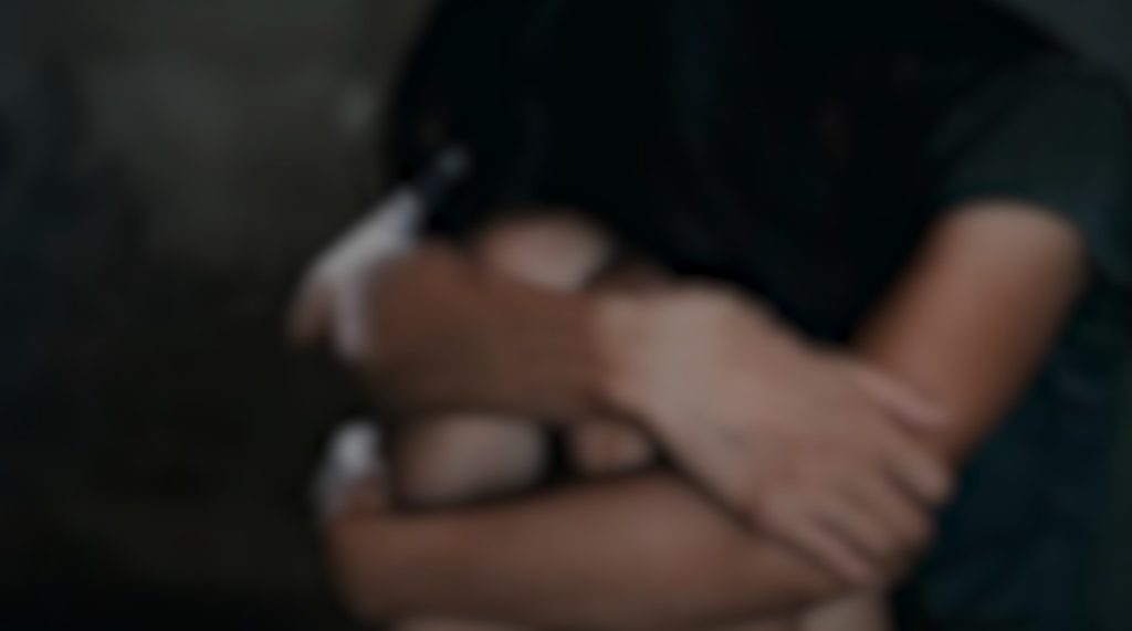 Menina de 14 anos tenta ato extremo após importunação sexual de conhecido da família