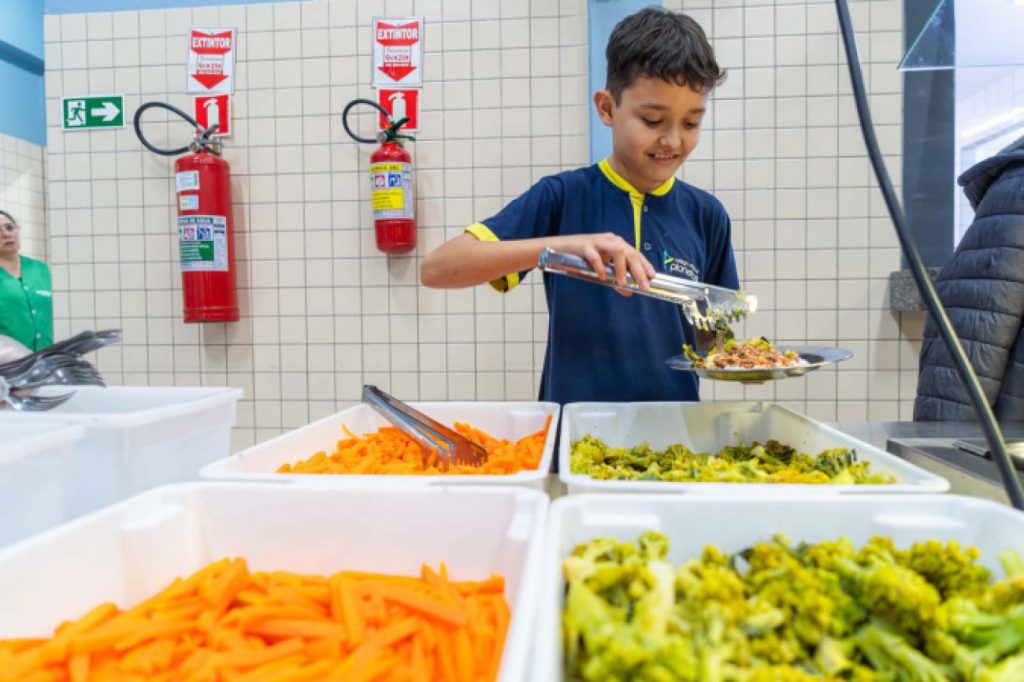 1 em cada 4 alimentos da agricultura familiar destinados às escolas do Paraná são orgânicos 1 em cada 4 alimentos da agricultura familiar destinados às escolas do Paraná são orgânicos