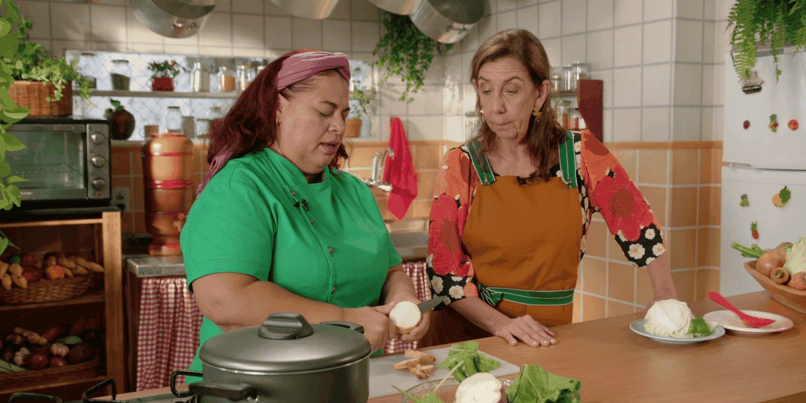 Chef Regina Tchelly prepara receitas com feijão no Xodó de Cozinha