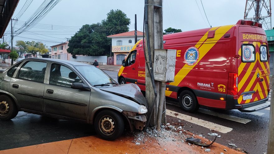 Poste resiste, Corsa desiste: colisão vira caso de Siate no bairro São Cristóvão