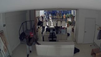 Ladrão invade loja de moda feminina e leva R$ 50 mil em produtos