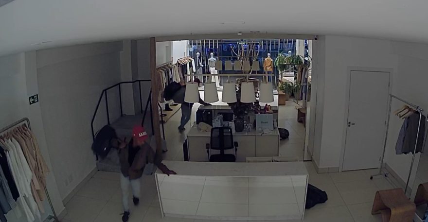 Ladrão invade loja de moda feminina e leva R$ 50 mil em produtos
