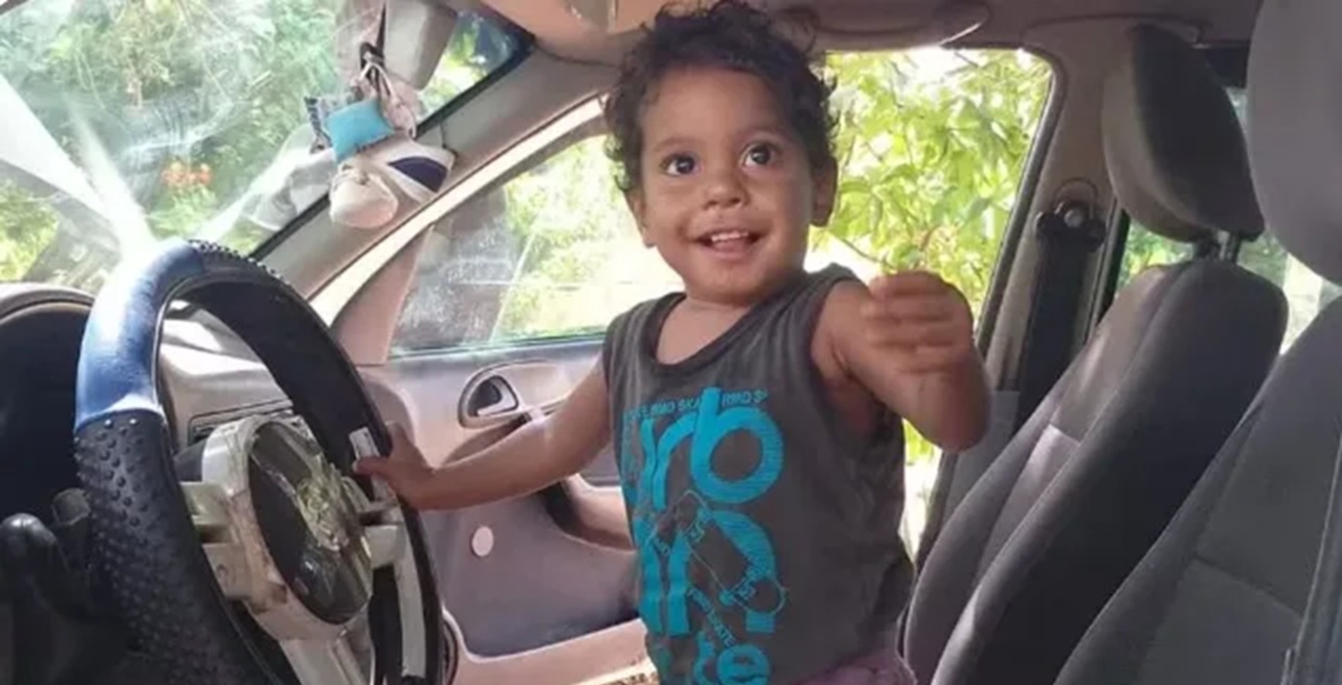 Menino de 1 ano morre eletrocutado ao abraçar mãe que levava choque Menino de 1 ano morre eletrocutado ao abraçar mãe que levava choque