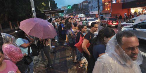 Chuva de sábado em cidades paulistas supera o previsto para todo o mês Imagem referente a Chuva de sábado em cidades paulistas supera o previsto para todo o mês