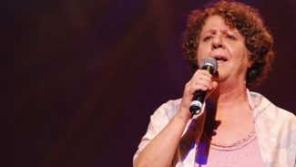 Morre a cantora e compositora Cristina Buarque