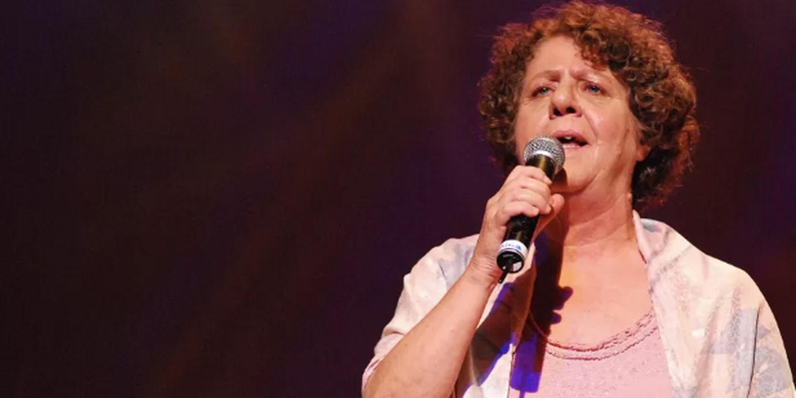 Morre a cantora e compositora Cristina Buarque Morre a cantora e compositora Cristina Buarque