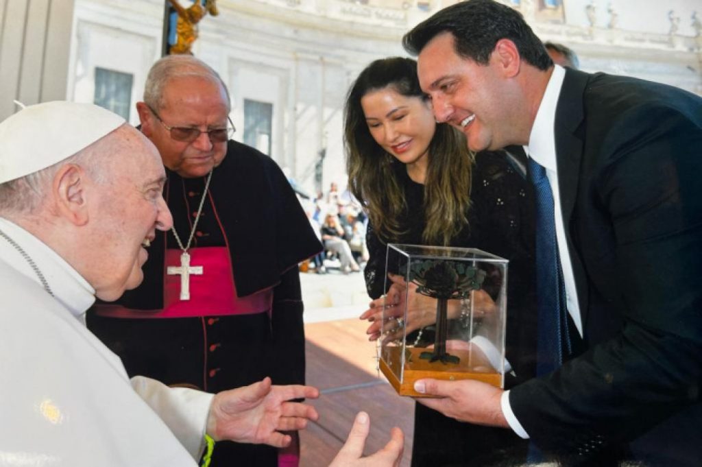Governador lamenta morte do Papa Francisco e determina luto de três dias no Paraná Governador lamenta morte do Papa Francisco e determina luto de três dias no Paraná