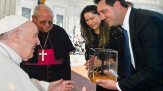 Governador lamenta morte do Papa Francisco e determina luto de três dias no Paraná