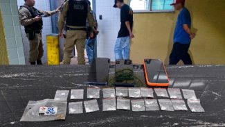 DJ faz live com venda de drogas e é preso durante festa em Cascavel