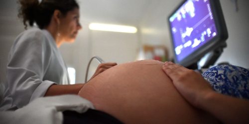 Apesar de evitáveis, mortes maternas por hipertensão persistem no país Imagem referente a Apesar de evitáveis, mortes maternas por hipertensão persistem no país