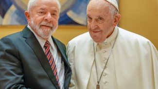 Lula leva até tesoureira do PT para velório do papa