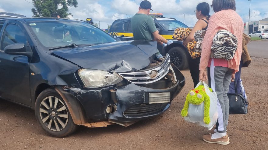 Etios e Creta colidem na BR-369, na rotatória do Núcleo Industrial Cataratas