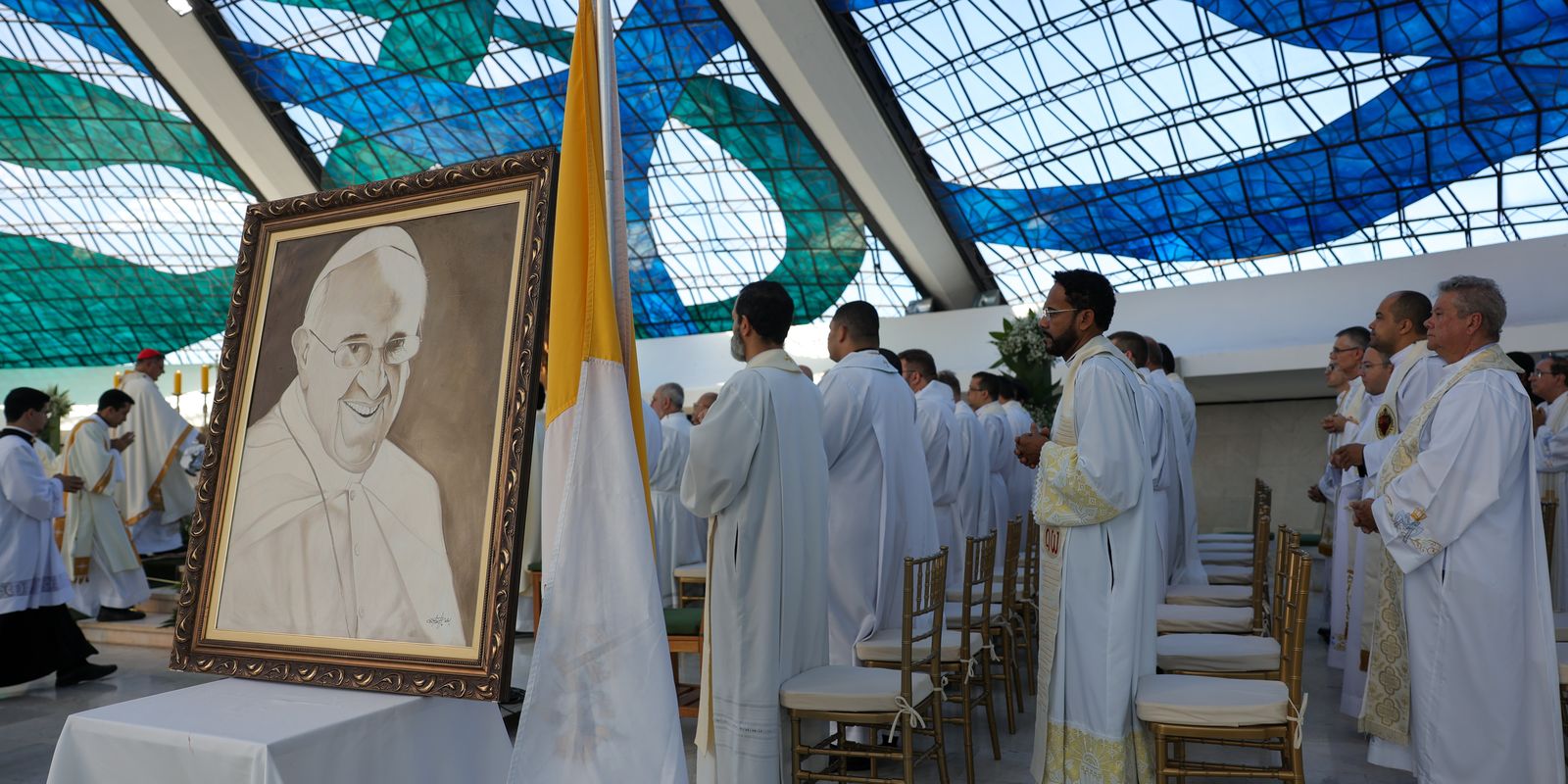 Brasilienses homenageiam papa Francisco nos 65 anos da capital