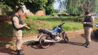 Motocicleta furtada no Centro de Cascavel é recuperada pela Polícia Militar no bairro Canadá
