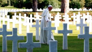 Papa pede, em testamento, sepultamento simples e lápide com uma só palavra