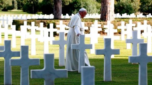 Papa pede, em testamento, sepultamento simples e lápide com uma só palavra Imagem referente a Papa pede, em testamento, sepultamento simples e lápide com uma só palavra