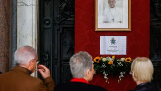 Papa pediu velório simples em testamento assinado em 2022