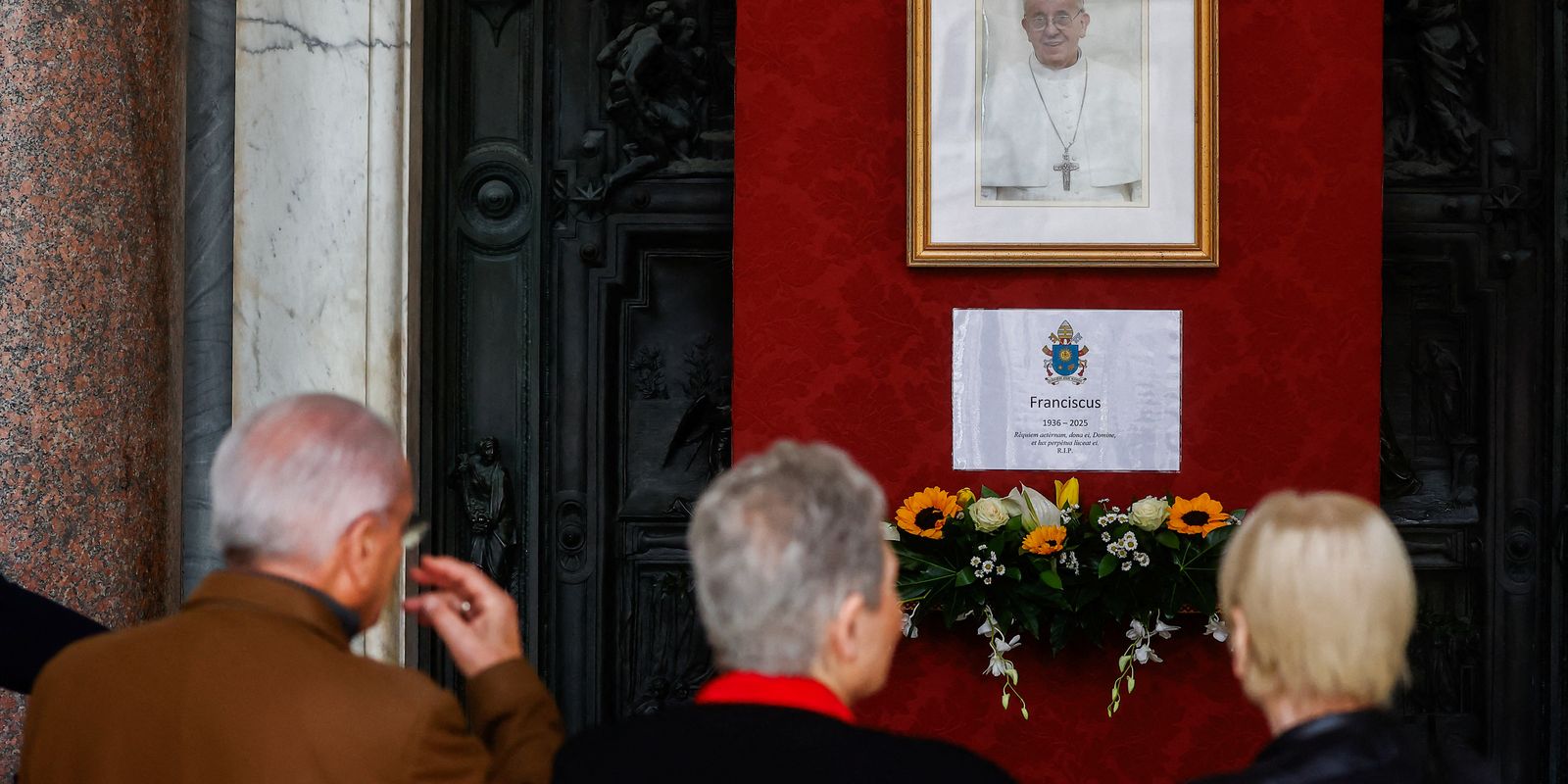 Papa pediu velório simples em testamento assinado em 2022