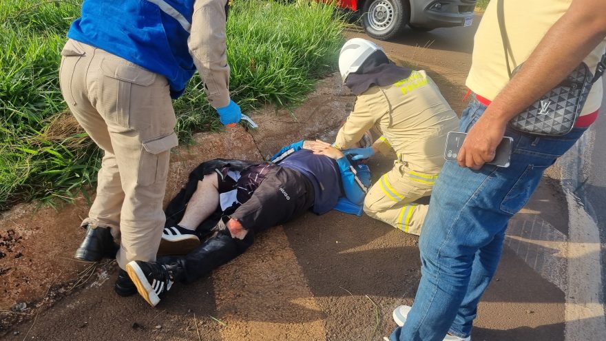 Motociclista fica ferido em grave acidente no Trevo da Portal