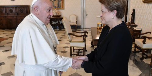 Imagem referente a Dilma Rousseff destaca pontificado humanista e corajoso de Francisco