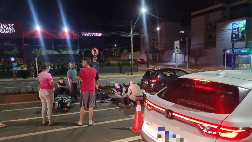Motociclista fica em estado grave após colisão traseira na Avenida Carlos Gomes