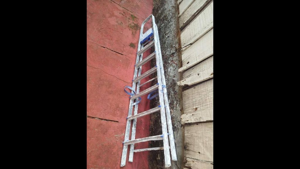 Foi encontrada uma escada no bairro Centro Foi encontrada uma escada no bairro Centro