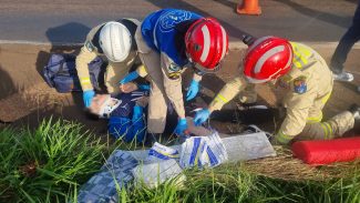 Rapaz ferido em acidente no Trevo da Portal não possui CNH para pilotar motocicleta, afirma PRF