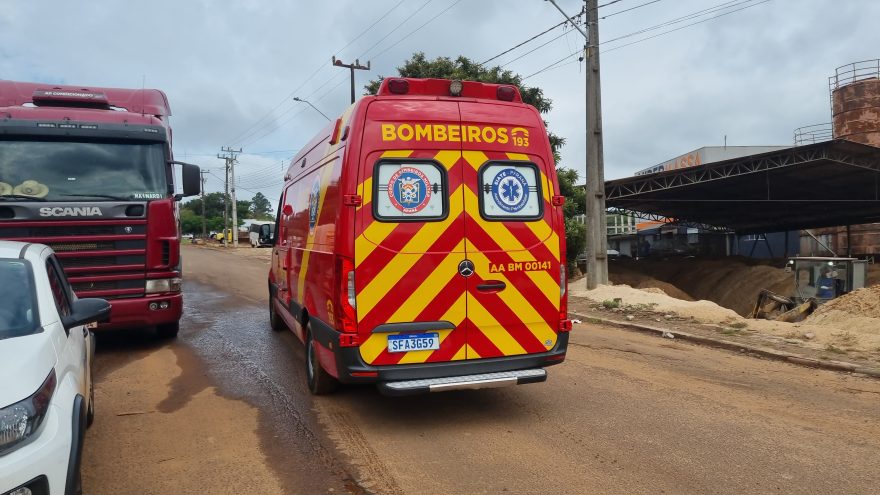 Jovem sofre queda em degrau de empresa às margens da BR-277 e é socorrido pelo Siate