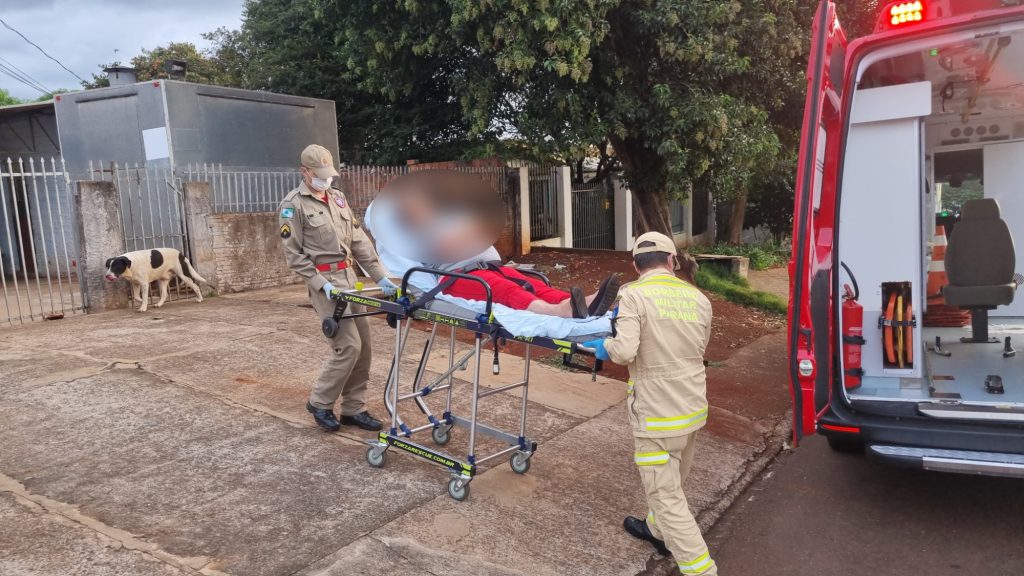 Portão cai sobre idosa de 73 anos no Bairro Floresta em Cascavel