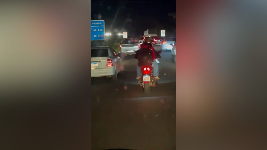 Motociclista anônimo se torna ‘anjo sobre rodas’ ao auxiliar Samu em emergência