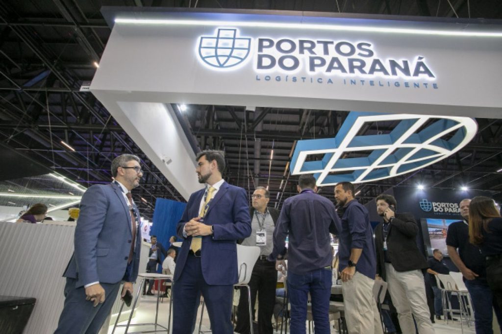 Portos do Paraná impulsiona negócios e debate avanços legais em evento portuário Portos do Paraná impulsiona negócios e debate avanços legais em evento portuário