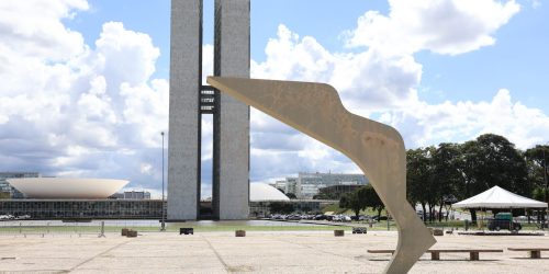 Praça dos 3 Poderes será reformada até o ano que vem Imagem referente a Praça dos 3 Poderes será reformada até o ano que vem