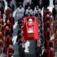 Imagem referente a Ao Vivo: Acompanhe em tempo real o velório do Papa Francisco