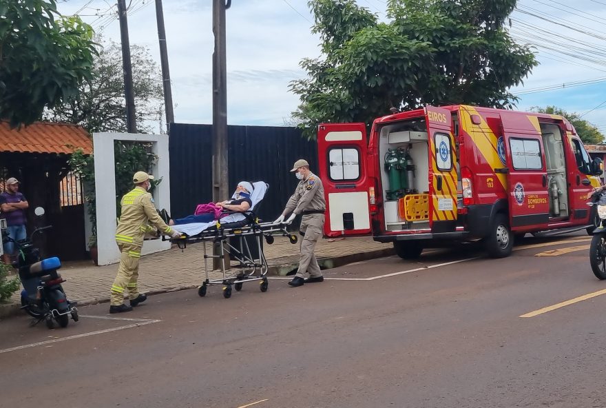 Mulher tem lesão na cabeça após sofrer queda de motoneta elétrica