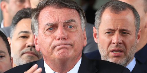 Golpe: após live na UTI, STF intima Bolsonaro em hospital de Brasília Imagem referente a Golpe: após live na UTI, STF intima Bolsonaro em hospital de Brasília