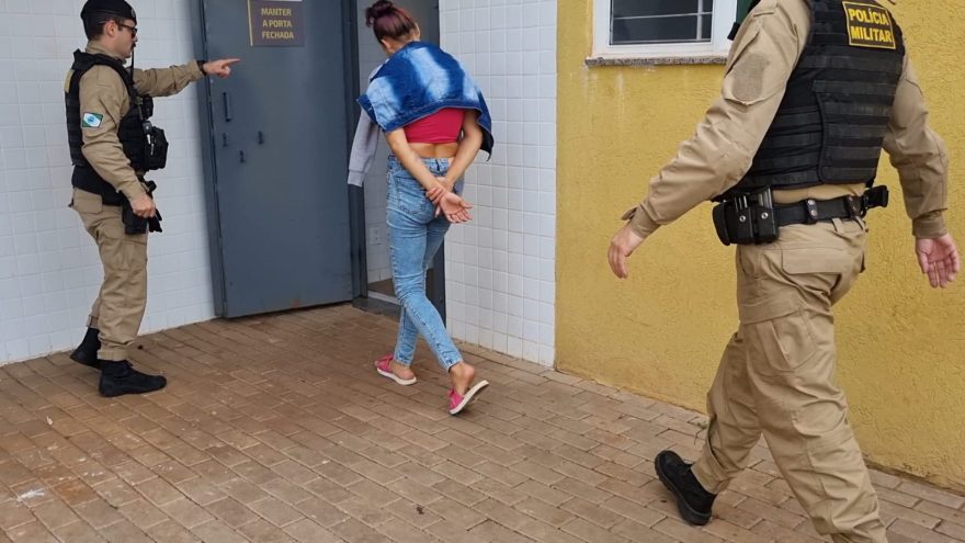 Mulher é presa com pacotes de “capulho” na rodoviária de Cascavel