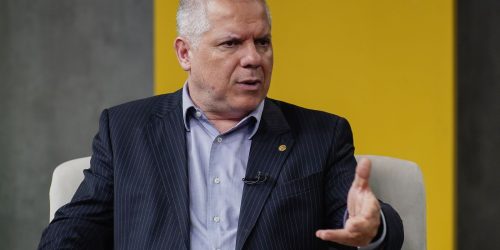 Presidente do INSS é exonerado após suspeita de fraudes Imagem referente a Presidente do INSS é exonerado após suspeita de fraudes