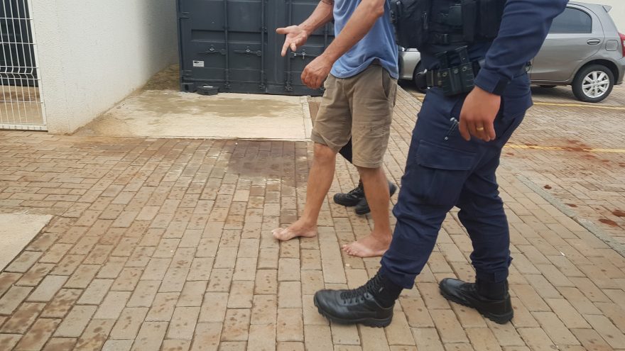 Homem é preso após agredir a irmã no Bairro Guarujá em Cascavel