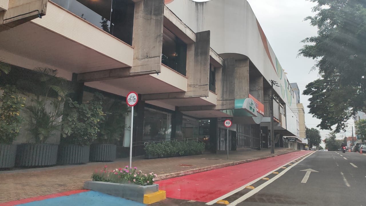 Veículos que estacionarem na ciclofaixa da Duque de Caxias serão multados em R$ 195,23 e 5 pontos na CNH