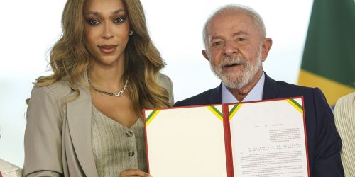 Lula diz que atitude do governo dos EUA com Erika Hilton é abominável Imagem referente a Lula diz que atitude do governo dos EUA com Erika Hilton é abominável