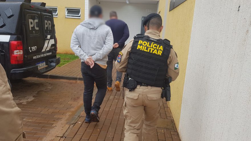 Dupla aplica golpe com cheque clonado, é rastreada pela PM e detida em Cascavel