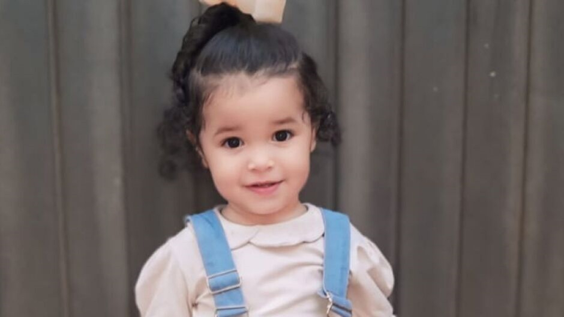 Helena, sobrinha de vereador, morre aos 2 anos após convulsão em aniversário